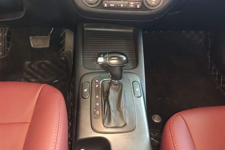 Used Kia K3S 2014 1.6L Automatic DLX Gear Lever