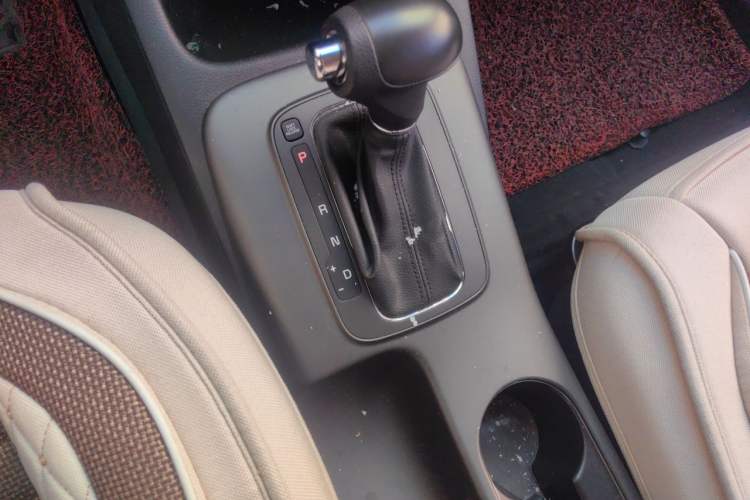 Used Kia K3S 2014 1.6L Automatic GL Gear Lever
