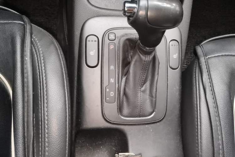 Used Kia K3S 2014 1.6L Automatic DLX Gear Lever