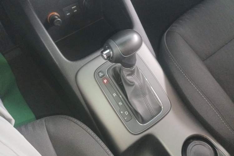 Used Kia K3S 2014 1.6L Automatic GL Gear Lever