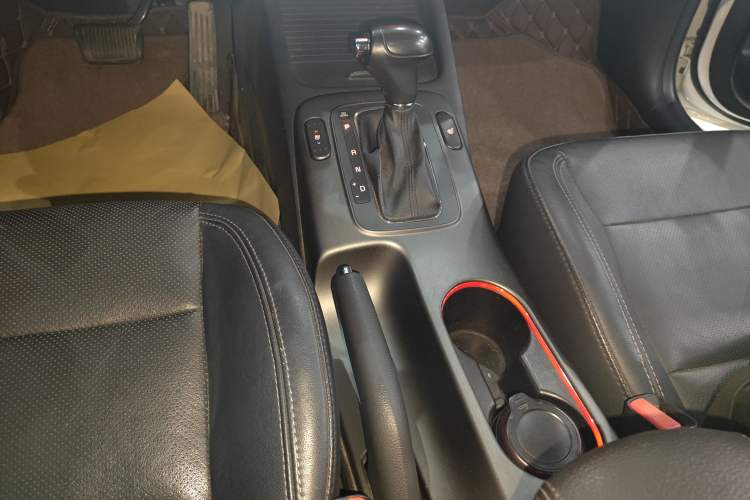 Used Kia K3S 2014 1.6L Automatic Premium Gear Lever