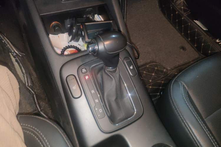 Used Kia K3S 2014 1.6L Automatic DLX Gear Lever
