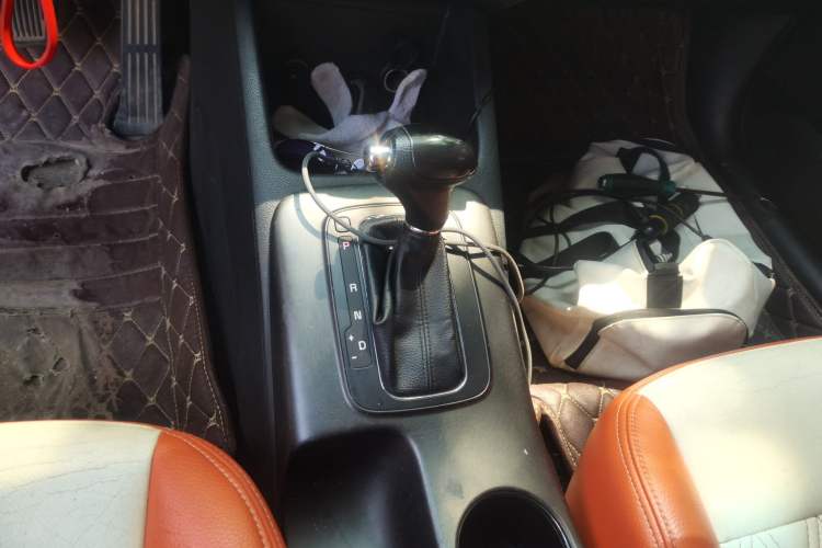 Used Kia K3S 2014 1.6L Automatic GL Gear Lever