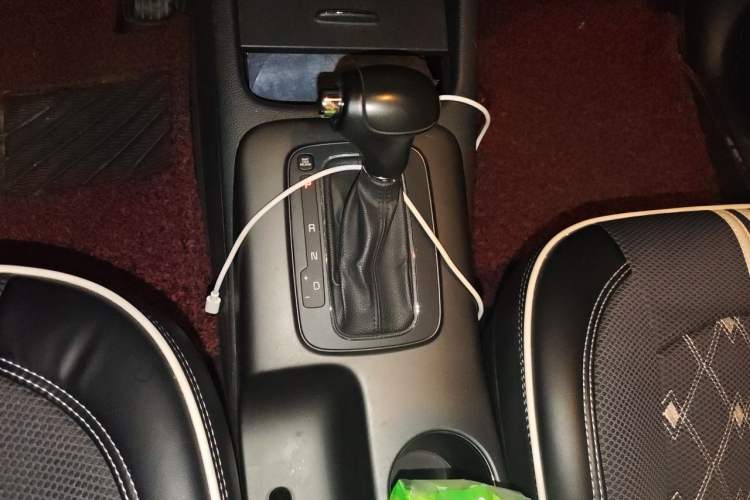 Used Kia K3S 2014 1.6L Automatic GLS Gear Lever