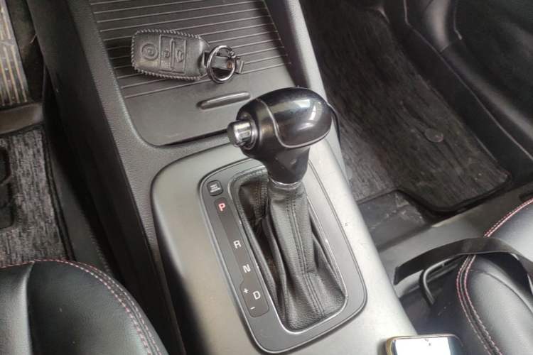 Used Kia K3S 2014 1.6L Automatic GLS Gear Lever