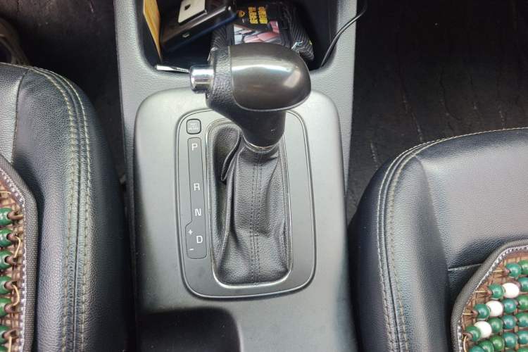 Used Kia K3S 2014 1.6L Automatic GL Gear Lever