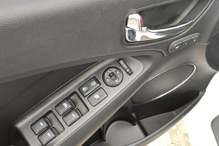 Used Kia K3S 2014 1.6L Automatic Premium Interior 10