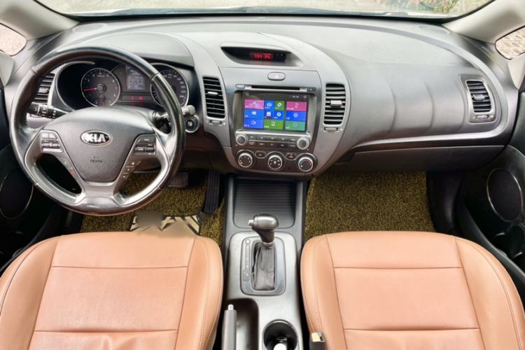 Used Kia K3S 2014 1.6L Automatic GLS Interior 3