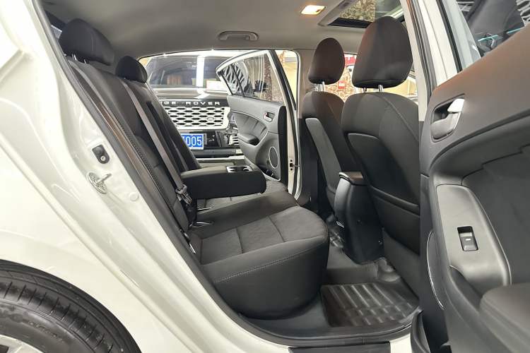 Used Kia K3S 2014 1.6L Automatic GLS Interior 3