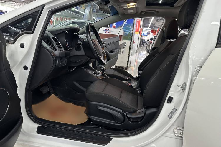 Used Kia K3S 2014 1.6L Automatic GLS Interior 4