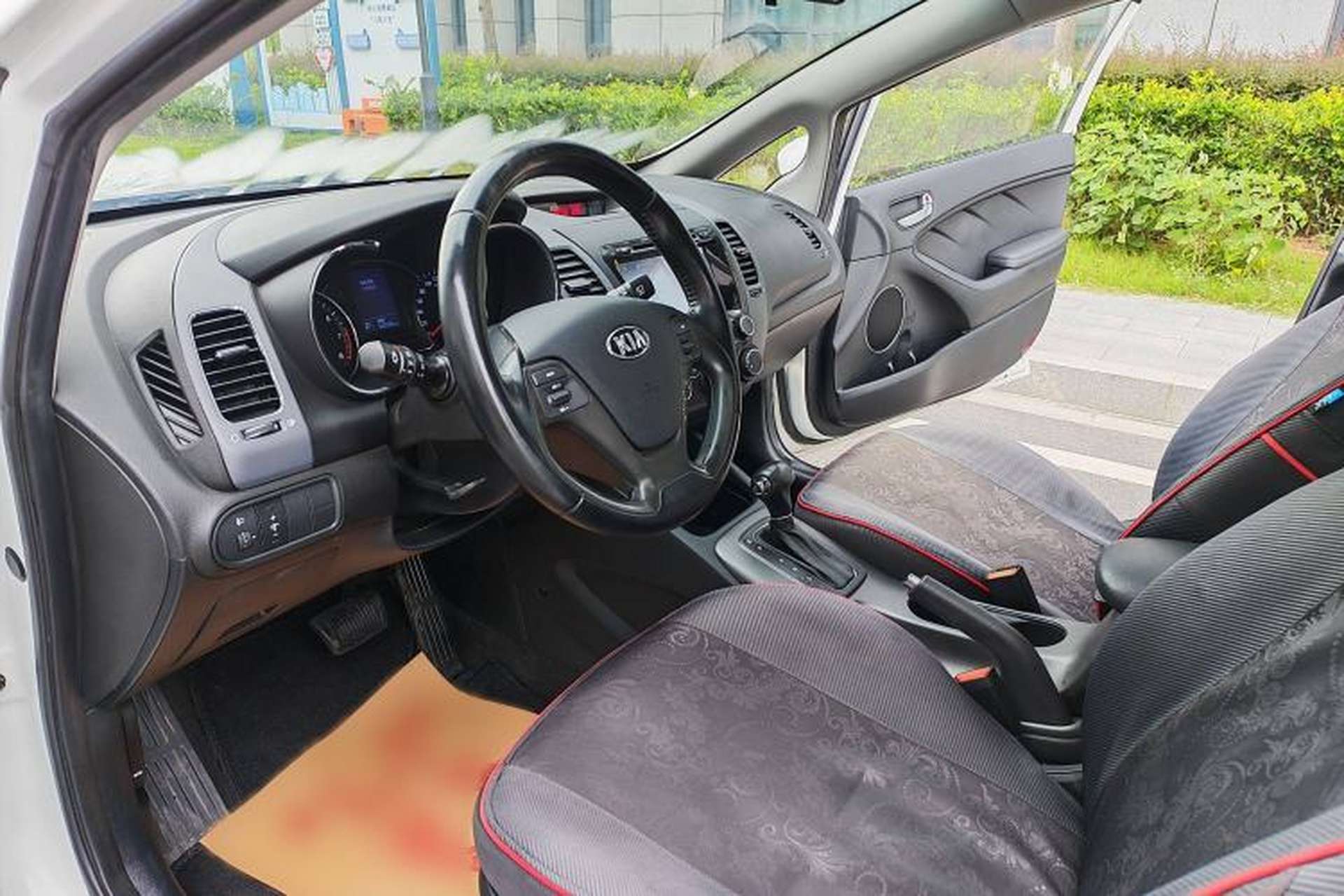 Used Kia K3S 2014 1.6L Automatic GLS Interior 6