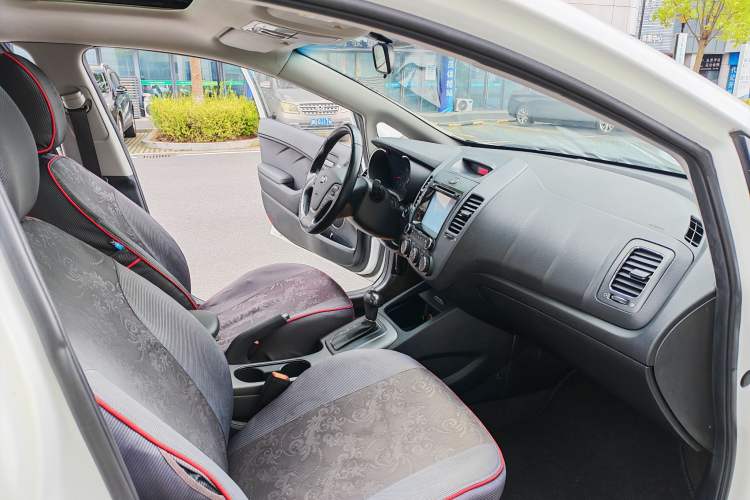 Used Kia K3S 2014 1.6L Automatic GLS Interior 7