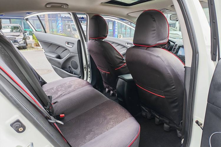 Used Kia K3S 2014 1.6L Automatic GLS Interior 8