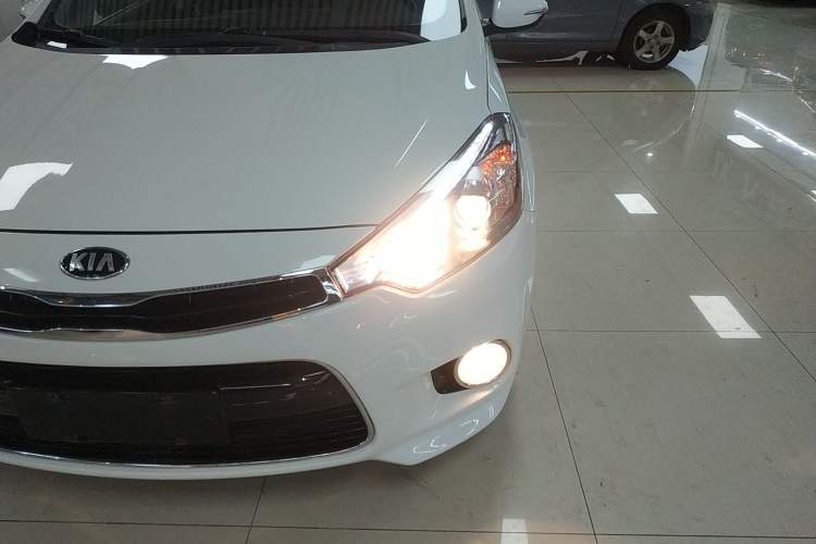 Used Kia K3S 2014 1.6L Automatic GLS Left Front Headlight