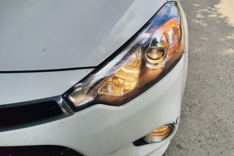 Used Kia K3S 2014 1.6L Automatic DLX Left Front Headlight