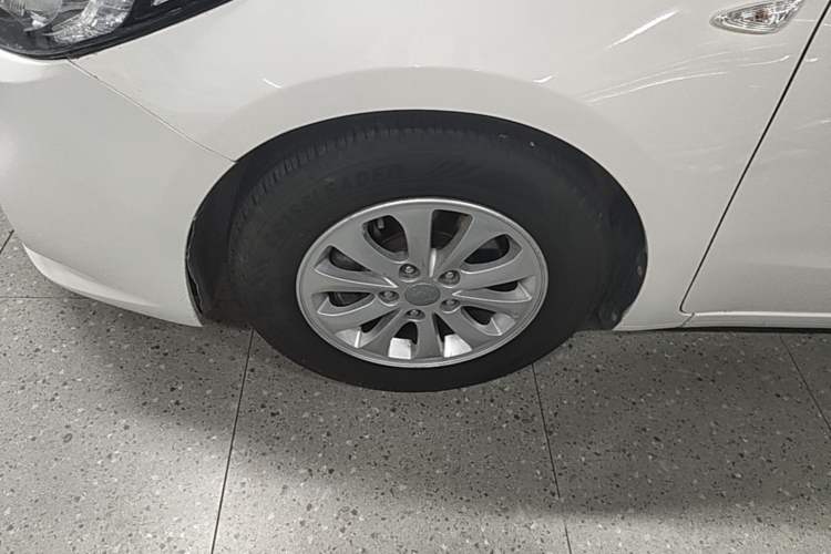 Used Kia K3S 2014 1.6L Automatic GL Left Front Wheel Hub