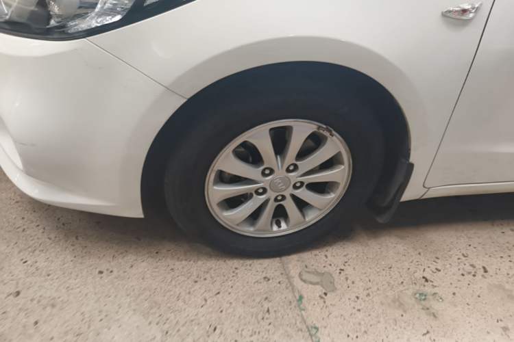 Used Kia K3S 2014 1.6L Automatic GL Left Front Wheel Hub