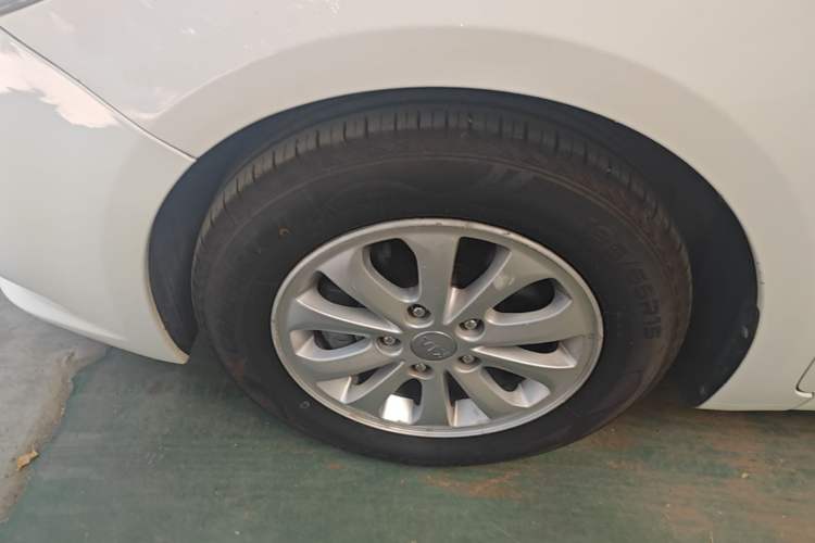 Used Kia K3S 2014 1.6L Manual GL Left Front Wheel Hub
