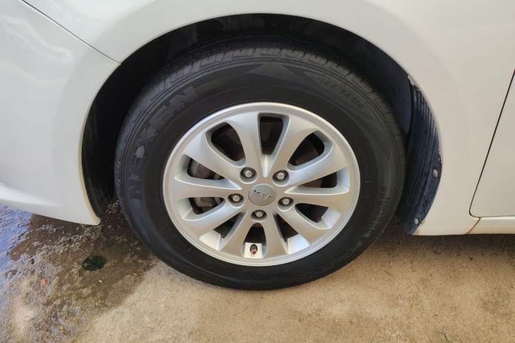 Used Kia K3S 2014 1.6L Automatic GL Left Front Wheel Hub