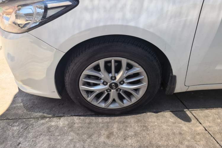 Used Kia K3S 2014 1.6L Manual GLS Left Front Wheel Hub