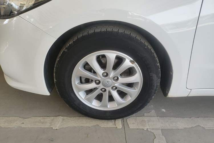 Used Kia K3S 2014 1.6L Manual GL Left Front Wheel Hub