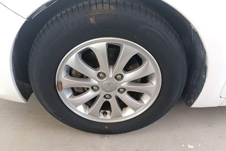 Used Kia K3S 2014 1.6L Automatic GL Left Front Wheel Hub