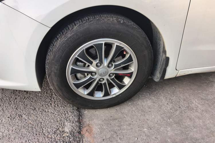 Used Kia K3S 2014 1.6L Manual GL Left Front Wheel Hub