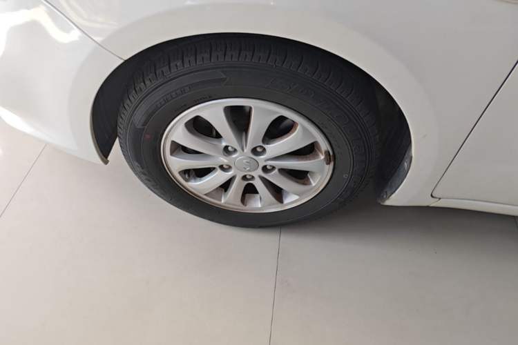 Used Kia K3S 2014 1.6L Automatic GL Left Front Wheel Hub