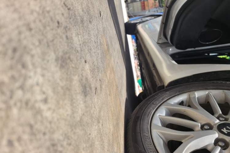Used Kia K3S 2014 1.6L Manual GLS Left Side Sill
