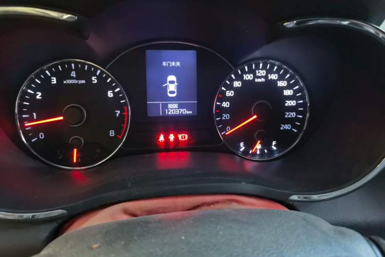 Used Kia K3S 2014 1.6L Manual GLS Odometer Close Up