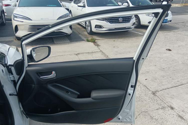 Used Kia K3S 2014 1.6L Automatic GL Right Front Door Interior