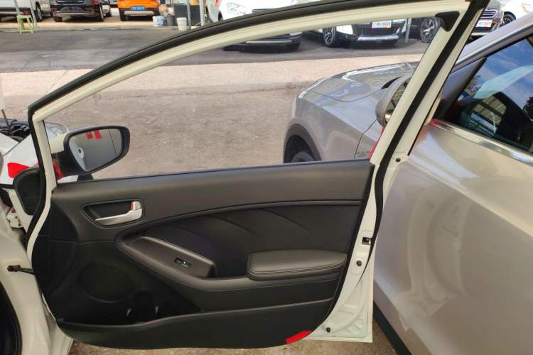 Used Kia K3S 2014 1.6L Automatic GL Right Front Door Interior