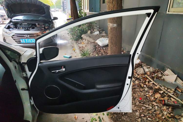 Used Kia K3S 2014 1.6L Automatic DLX Right Front Door Interior