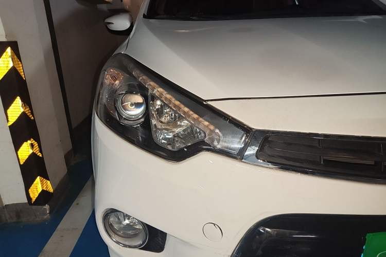 Used Kia K3S 2014 1.6L Automatic DLX Right Front Headlight