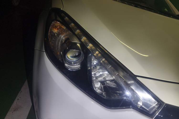 Used Kia K3S 2014 1.6L Automatic GLS Right Front Headlight