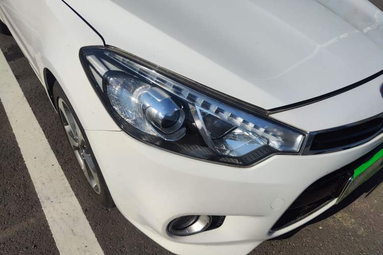 Used Kia K3S 2014 1.6L Automatic Premium Right Front Headlight
