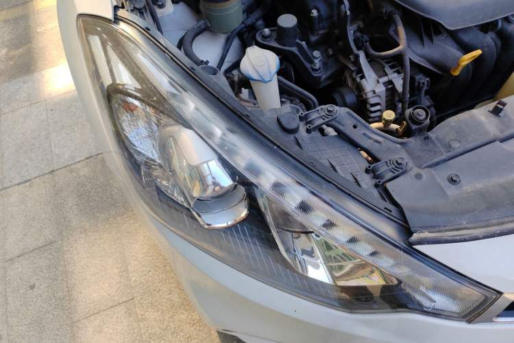 Used Kia K3S 2014 1.6L Automatic GLS Right Front Headlight