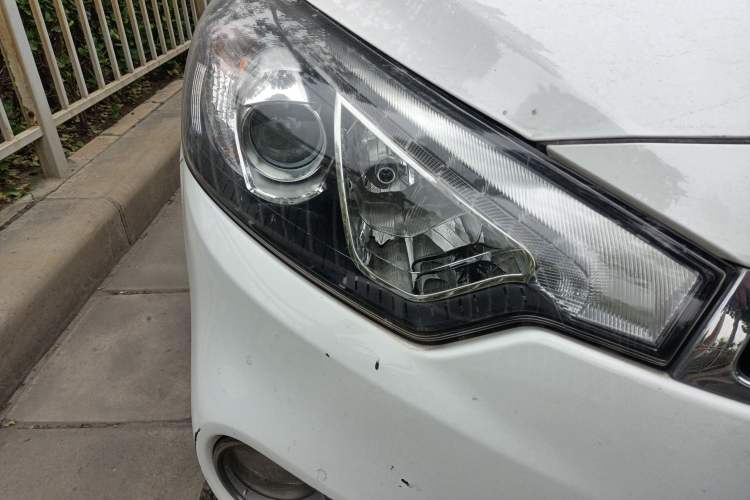 Used Kia K3S 2014 1.6L Automatic GLS Right Front Headlight
