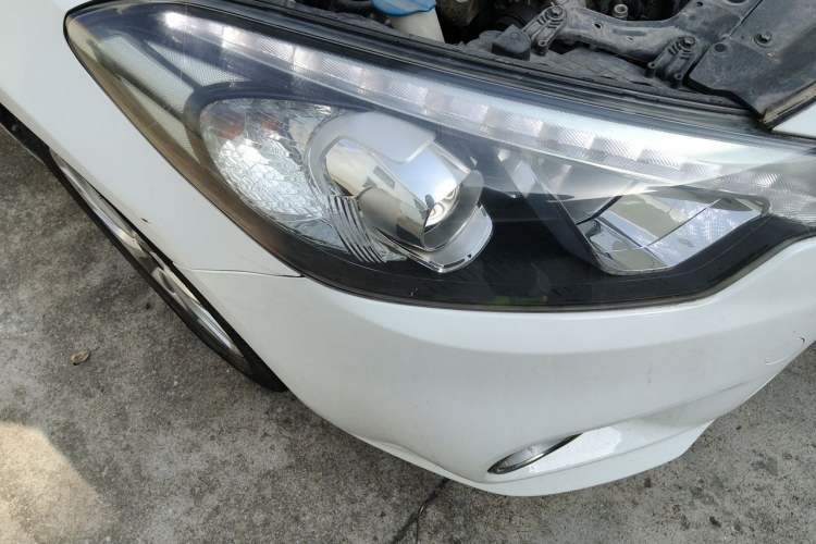 Used Kia K3S 2014 1.6L Automatic DLX Right Front Headlight