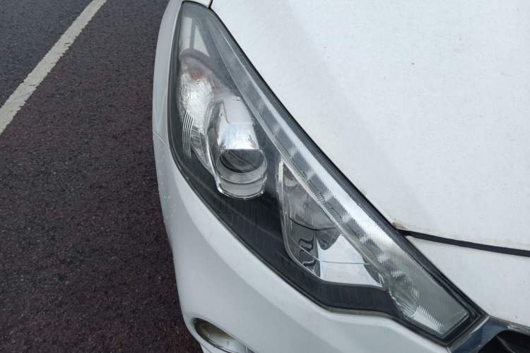 Used Kia K3S 2014 1.6L Automatic GLS Right Front Headlight
