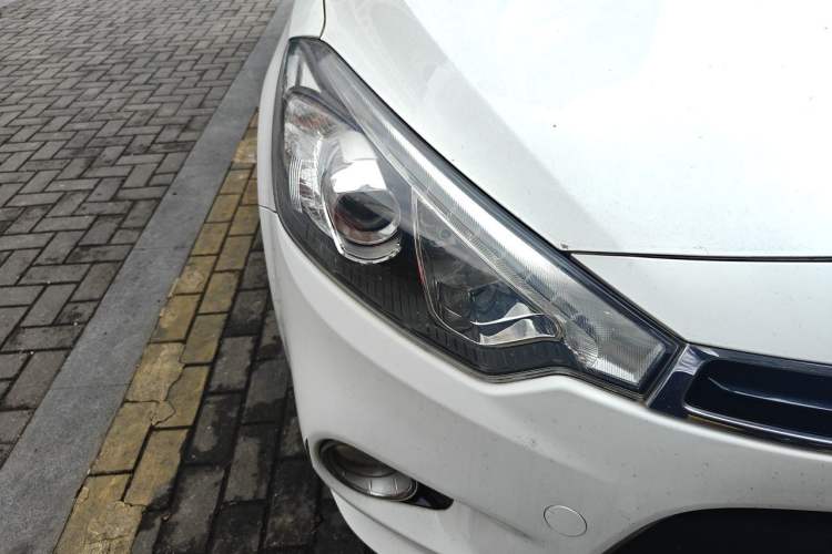 Used Kia K3S 2014 1.6L Automatic DLX Right Front Headlight