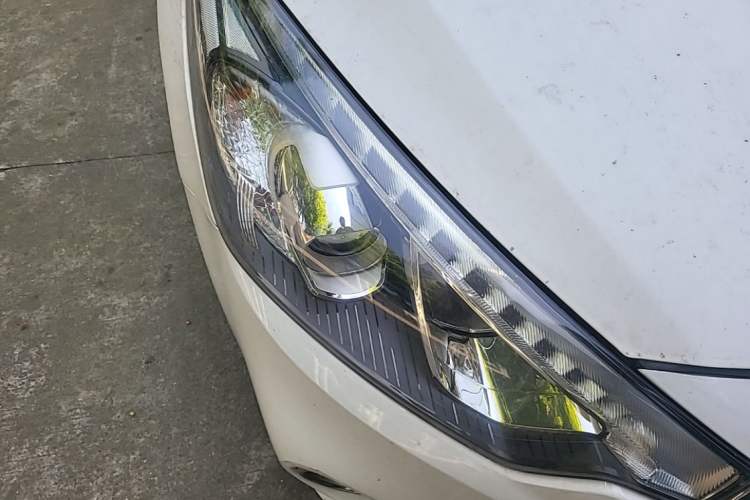Used Kia K3S 2014 1.6L Automatic GLS Right Front Headlight