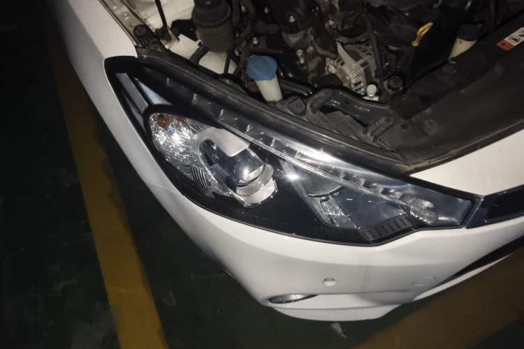 Used Kia K3S 2014 1.6L Automatic GLS Right Front Headlight