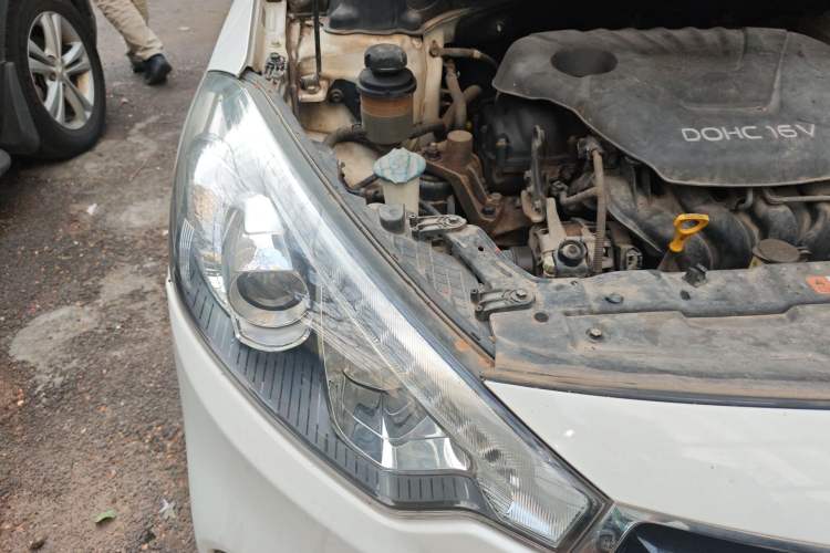Used Kia K3S 2014 1.6L Automatic GLS Right Front Headlight