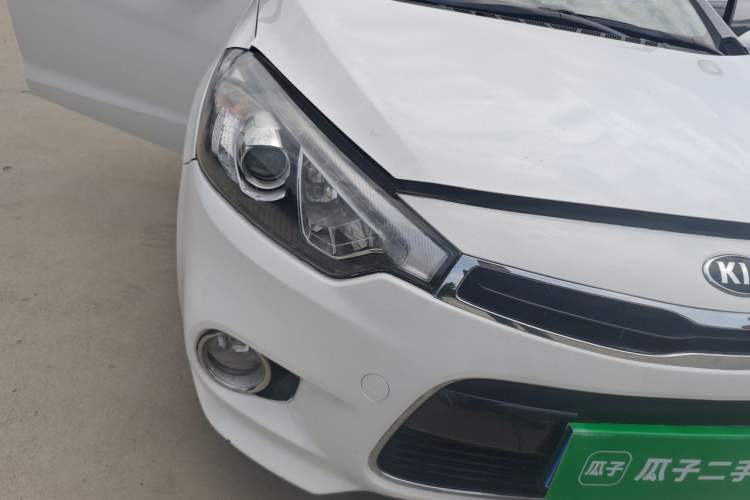 Used Kia K3S 2014 1.6L Manual GLS Right Front Headlight