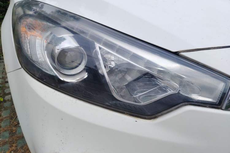 Used Kia K3S 2014 1.6L Automatic GLS Right Front Headlight