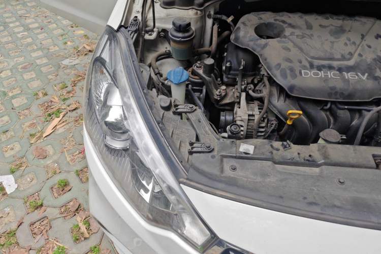 Used Kia K3S 2014 1.6L Automatic GLS Right Front Headlight