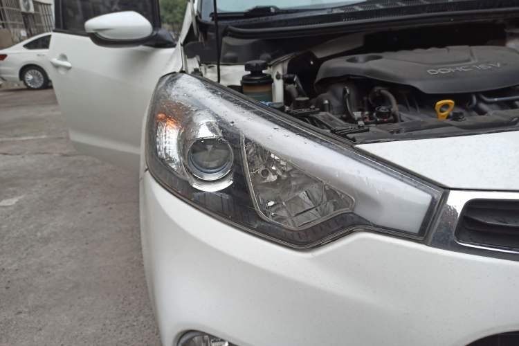 Used Kia K3S 2014 1.6L Automatic GL Right Front Headlight