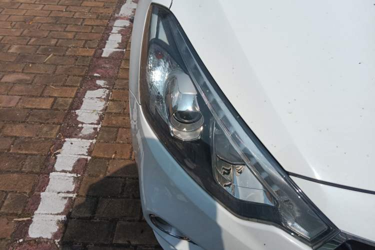 Used Kia K3S 2014 1.6L Automatic GLS Right Front Headlight