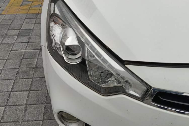 Used Kia K3S 2014 1.6L Automatic GLS Right Front Headlight